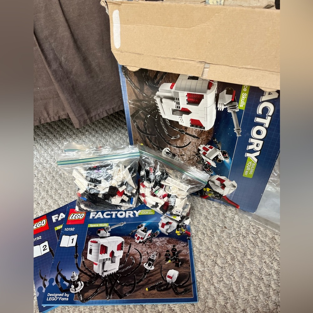 LEGO Factory 10192 Space Skulls